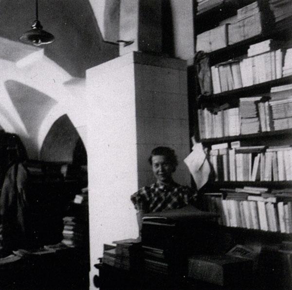 Gražutė Šlapelytė – Lituanistikos instituto Lietuvių kalbos skyriaus sekretorė, 1939 m.