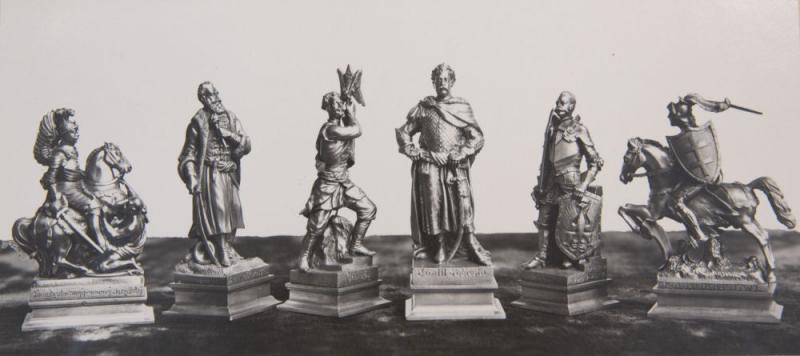 Šachmatų figūros: Husaras, Etmonas, Vėliavininkas, Jonas Sobieskis, Ginklanešys, Vytis