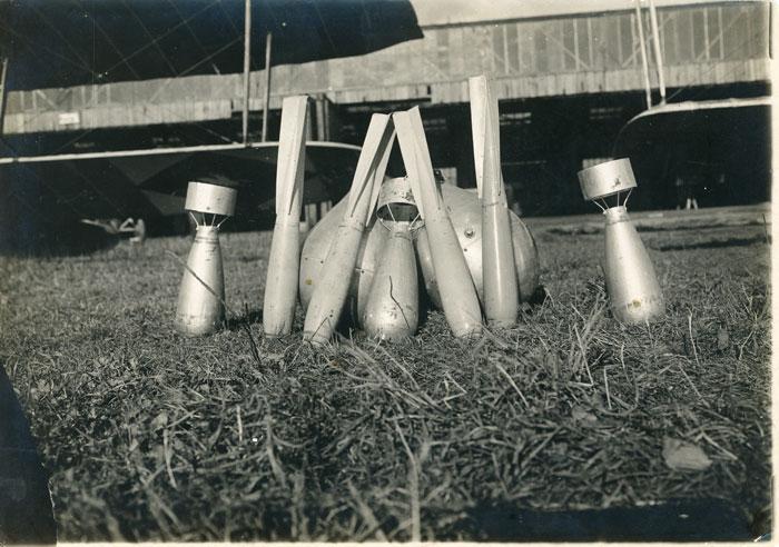 Aviacinės bombos.