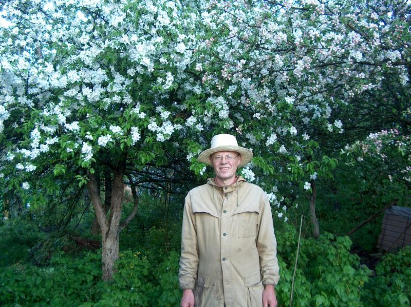 Pavasarį savo sode Rastinėnuose, 2008 m.