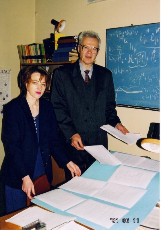 Su bendradarbe, buvusia doktorante, Aušra Kyniene, 2001 m.