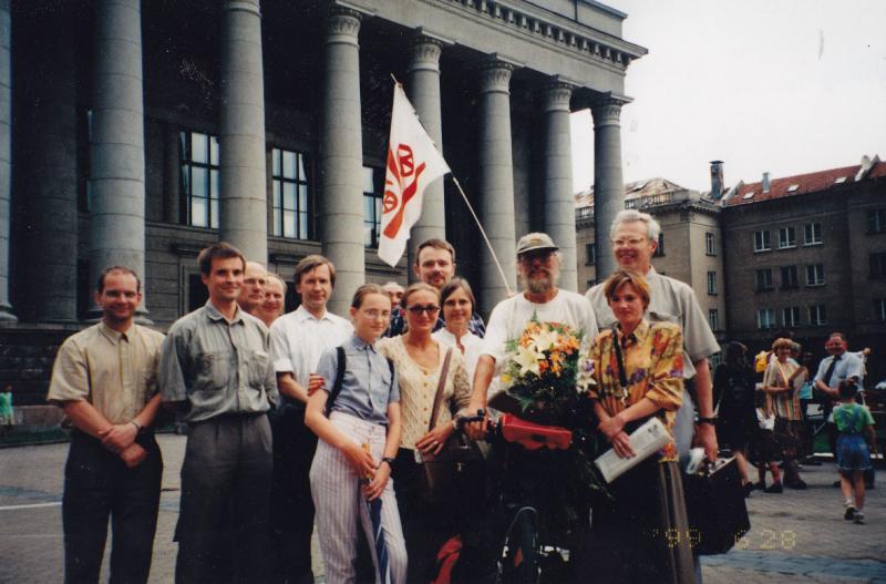 Sigito Kučo, tęsiančio Didįjį tūkstantmečio taikos žygį aplink pasaulį dviračiais, sutikimas Vilniuje, 1999 m.