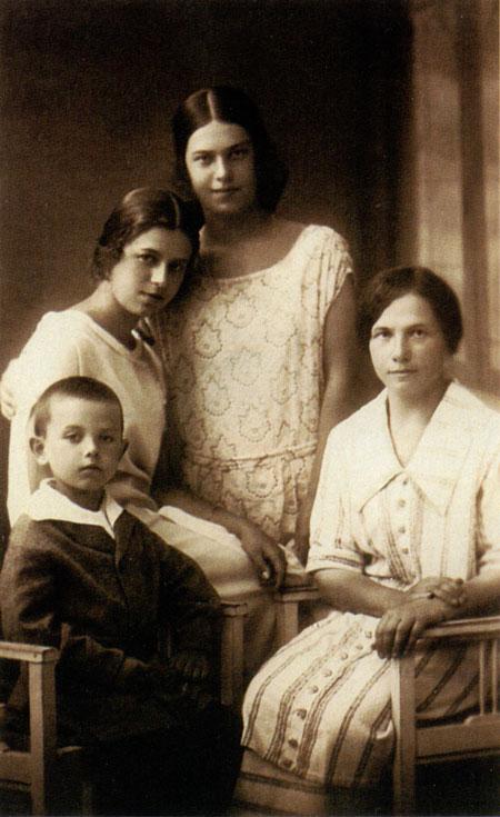 Marija Šlapelienė su vaikais