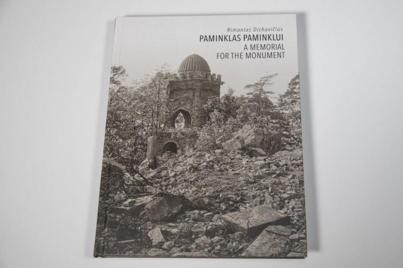 Rimanto Dichavičiaus albumas „Paminklas paminklui: Vilniaus žydų kapinėms Olandų gatvėjė atminti“