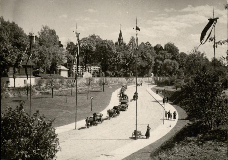 Rasų kapinės, koplyčia, kolumbariumas, antkapiniai paminklai