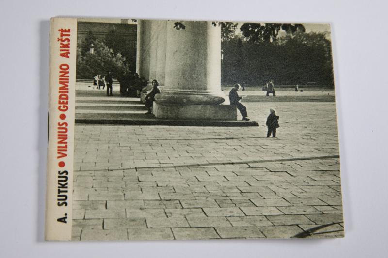 Antano Sutkaus fotoalbumas „Vilnius. Gedimino aikštė“