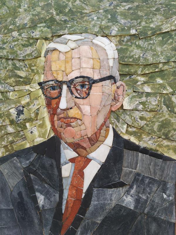 Alfonso Žukelio portretas-mozaika. 1975–1977 m. sukūrė dailininkė mozaikos specialistė sesuo vienuolė Kazimiera Jadvyga Grišiūtė.