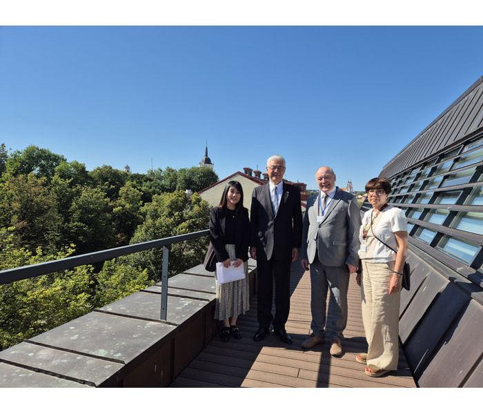 Japonijos ambasadoriaus Lietuvoje Odzakio Tecaus (Ozaki Tetsu) apsilankymas LMA Vrublevskių bibliotekoje