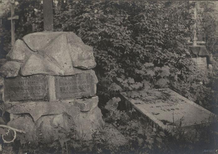 Vrublevskių šeimos antkapiniai paminklai Vilniaus Rasų kapinėse (fot. Jan Bułhak)