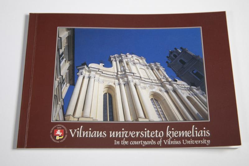 Fotografijų albumas „Vilniaus universiteto kiemeliais“