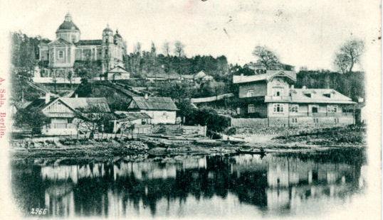 Šv. Petro ir Povilo bažnyčia nuo dešiniojo Neries kranto