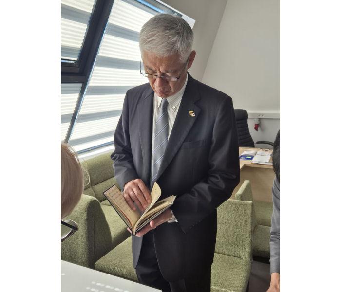 Japonijos ambasadoriaus Lietuvoje Odzakio Tecaus (Ozaki Tetsu) apsilankymas LMA Vrublevskių bibliotekoje