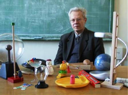 Prie išmaniųjų žaislų, kurių veikimas pagrįstas fizikos dėsniais, kolekcijos, 2008 m.
