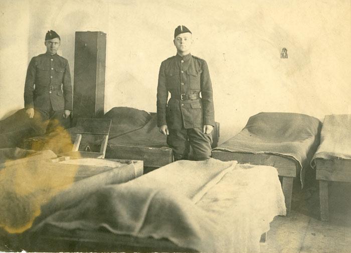 Karo aviacijos mokyklos miegamasis.