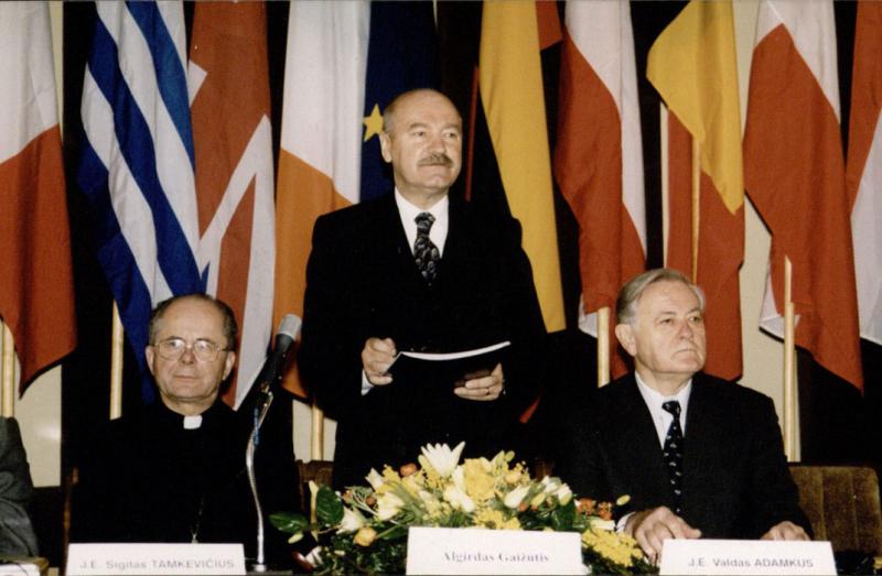 Europos Sąjungos ir Ateities Lietuvos forumo konferencijos Prezidiumas. 2002 m.