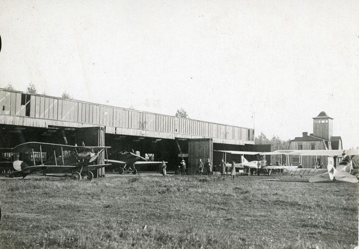 Lėktuvų angarai Linksmadvaryje, Aleksote.