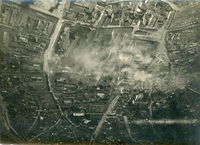 Gaisras Kaune: dega senamiestis Katedros rajone.