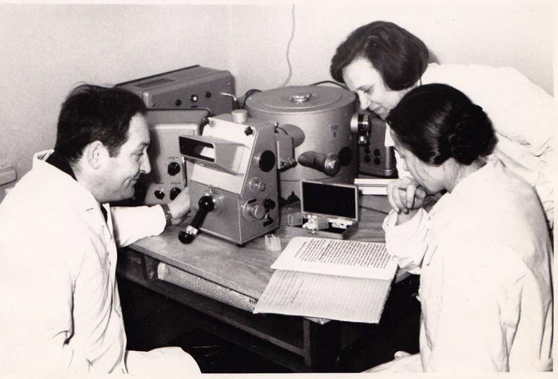 Laboratorijoje su kolegėmis Aldona Baranauskiene, Genovaite Jankavičiūte. Apie 1974