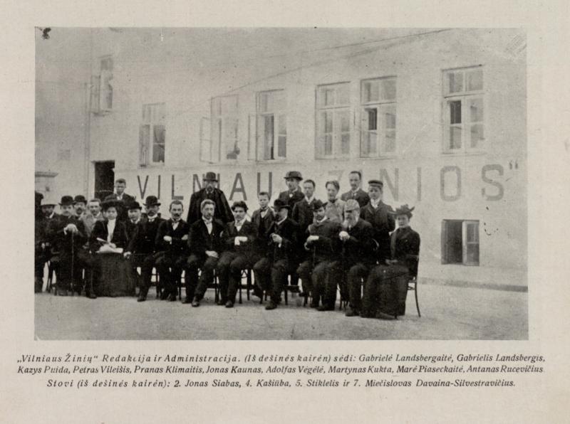 M. Piaseckaitė-Šlapelienė su „Vilniaus žinių“ redakcija, 1905 m.